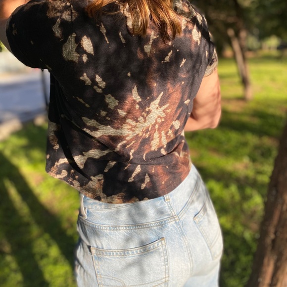 Bleach-dyed cropped Tee - Picture 3 of 7